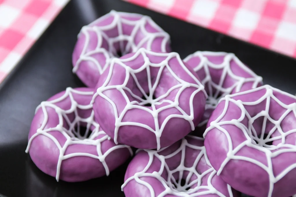 spider-donut-1024x682 17 Kuliner Video Game yang Ada di Dunia Nyata (2025)